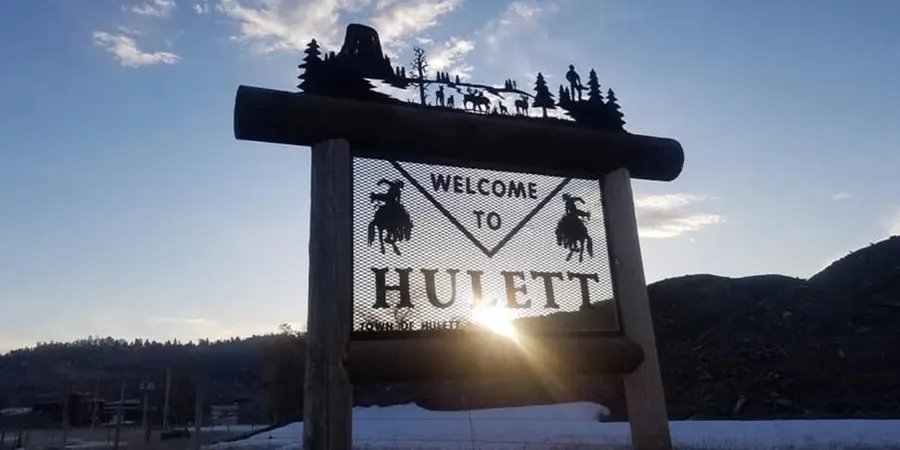 Welcome to Hulett sign with hills in background